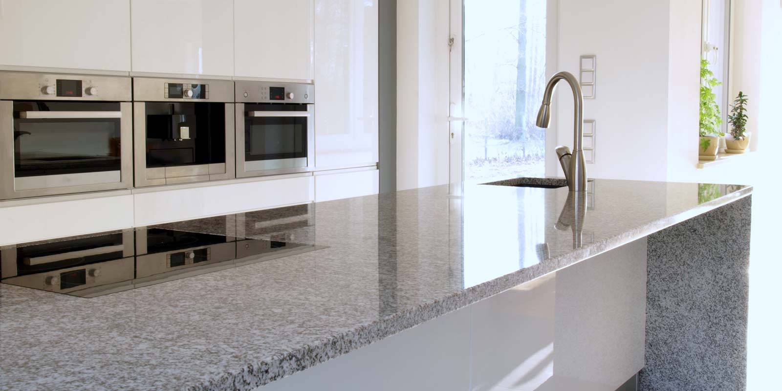 granite countertop installed by a kitchen remodeling contractor