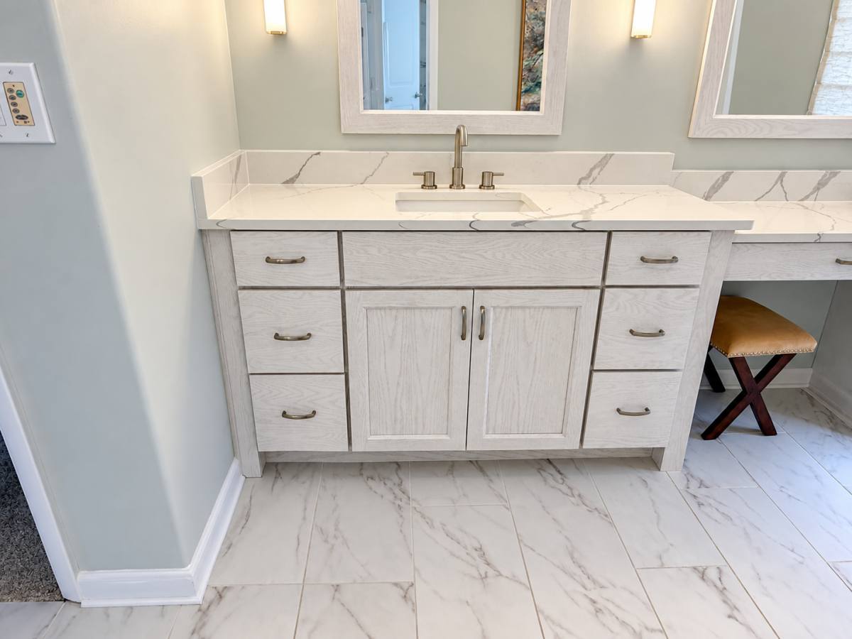 09-secondary-vanity-and-desk