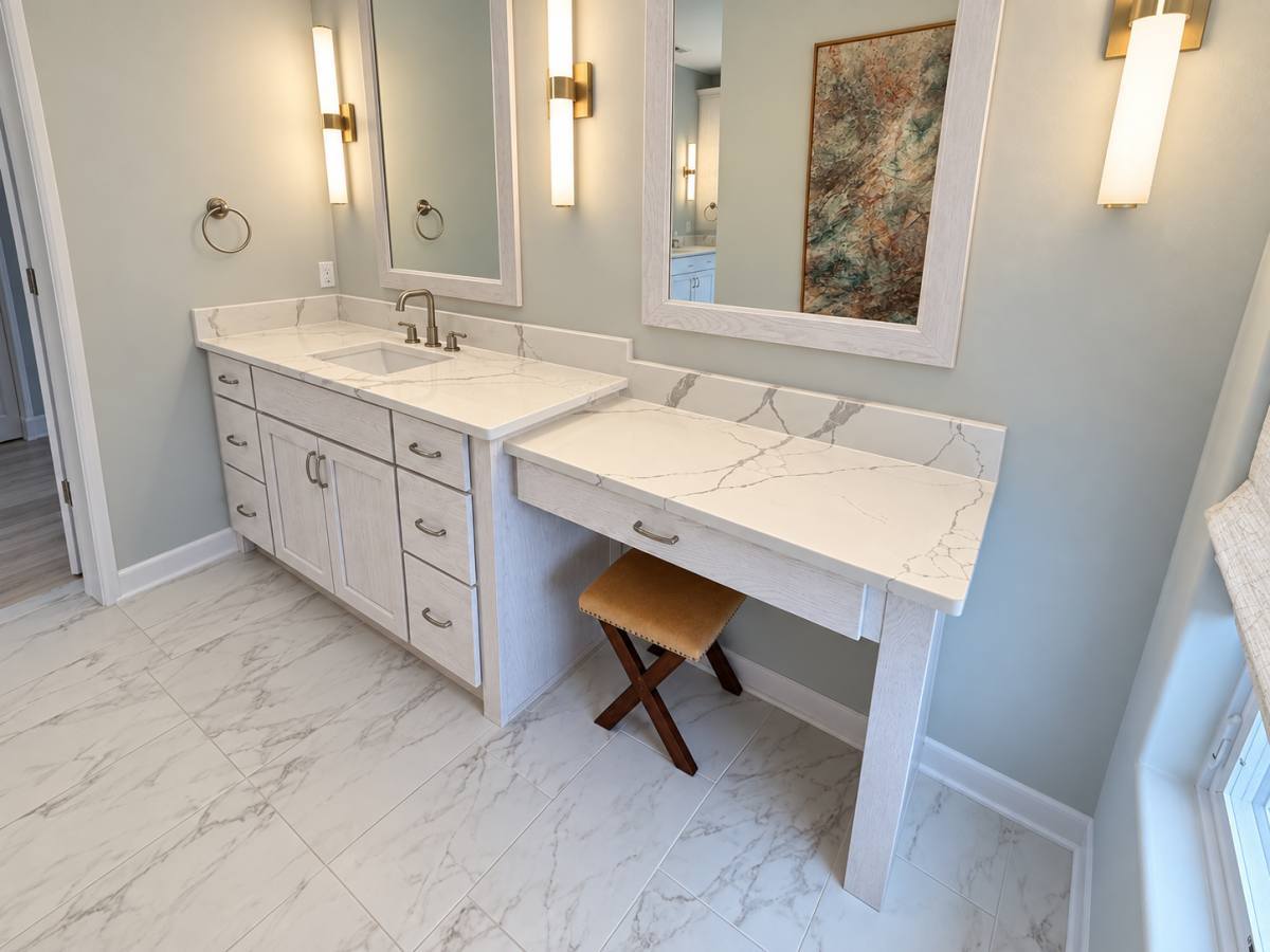 02-main-vanity-and-makeup-desk